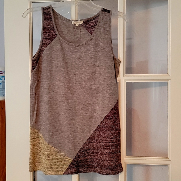 Hem and thread tank top - Picture 1 of 4